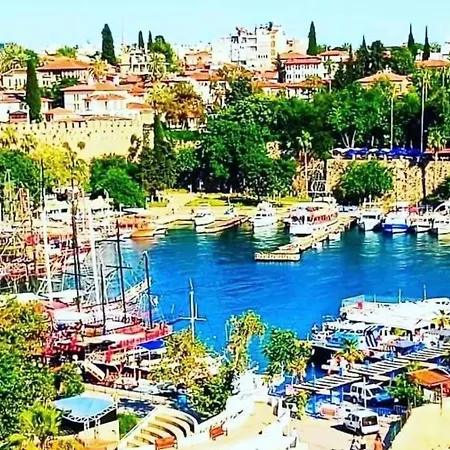 Kaleici Muhtesem Konum Deniz Yakini 1+0 Oezel Ev Alloggio in famiglia